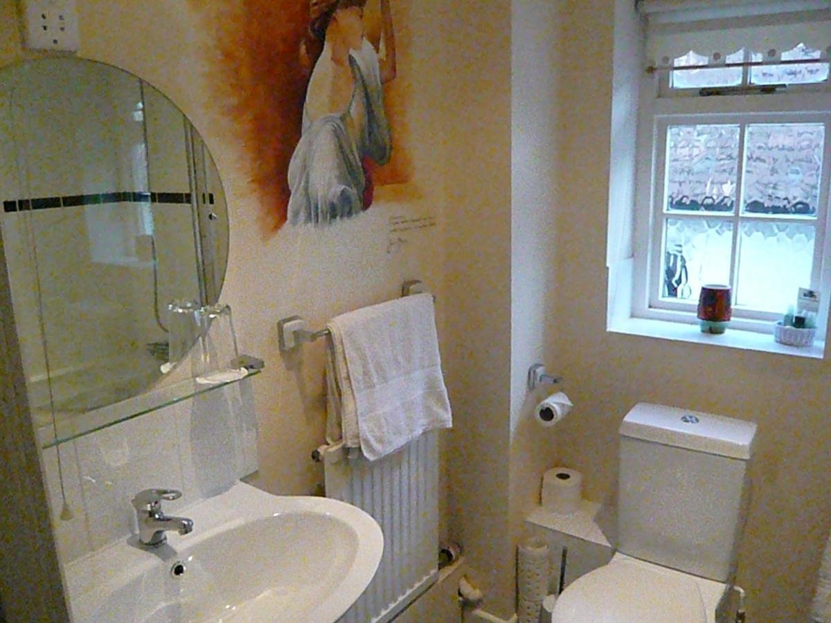 A private en-suite bathroom