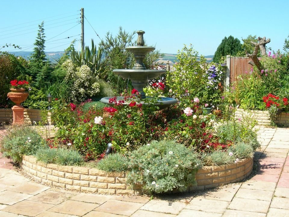 The walled garden and fountain